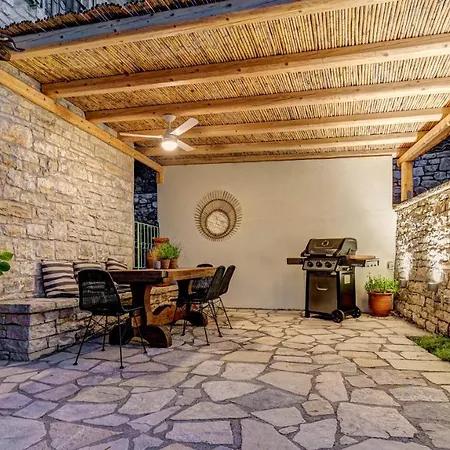 Aurora Paxos Villa